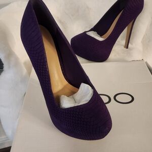 Size 7 Purple snake skin stiletto